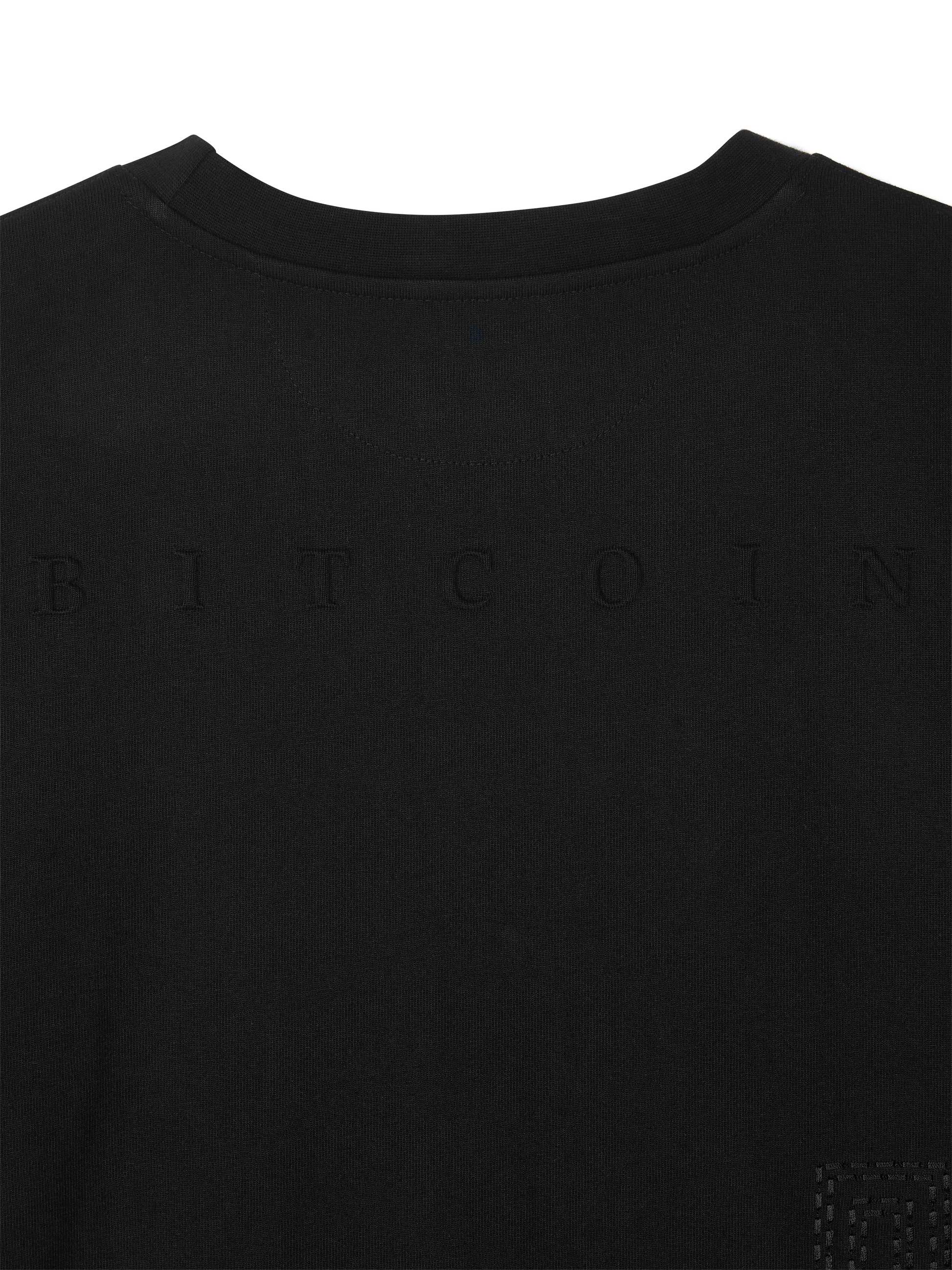 [2/2100] Embossed T-shirt